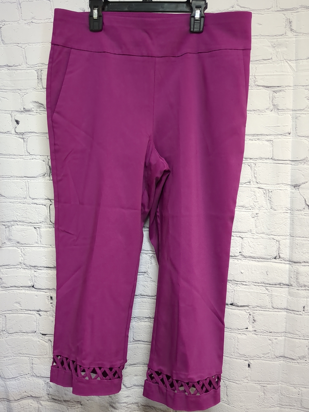 Nina Leonard Magenta Capri Pants with Lattice Hem